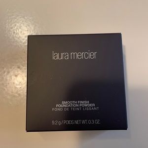 Laura Mercier smooth finish foundation powder. Color 2N1 05. Brand new, unused!